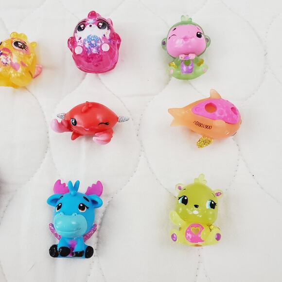 Hatchimals Lot Of 24 Assorted Colorful Mini Figures Sparkle Glitter Wings Moose - Picture 5 of 9